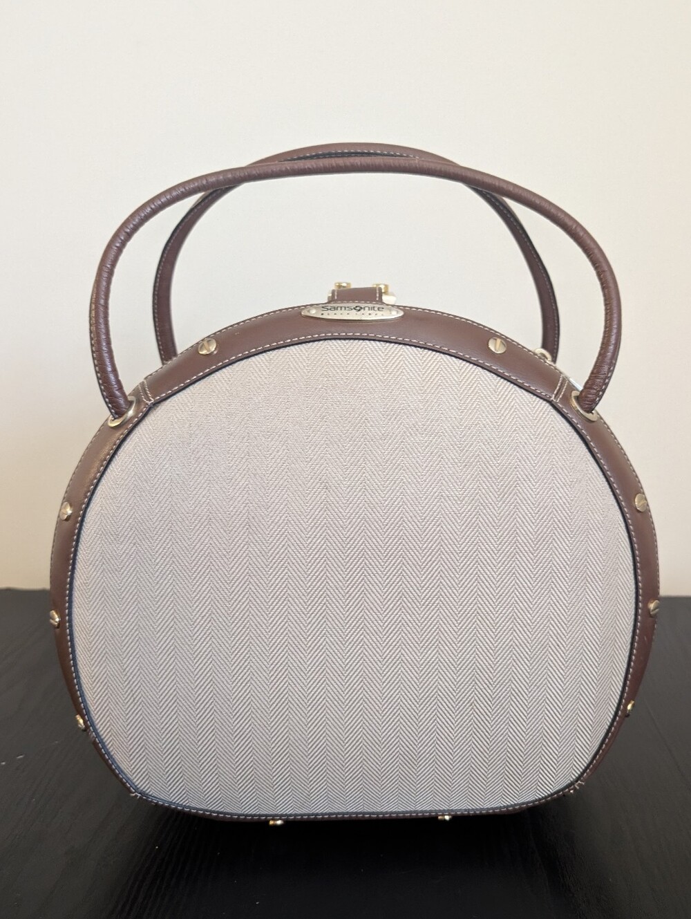 2000s Samsonite Black Label  Vintage Chevron Hat Box Bag Brown Tan Round Classic